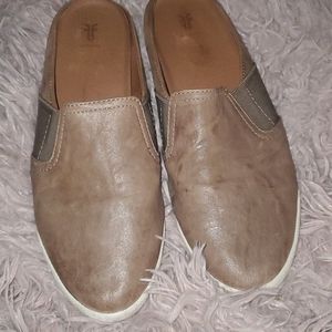 FRYE LEATHER SLIP ON MULES